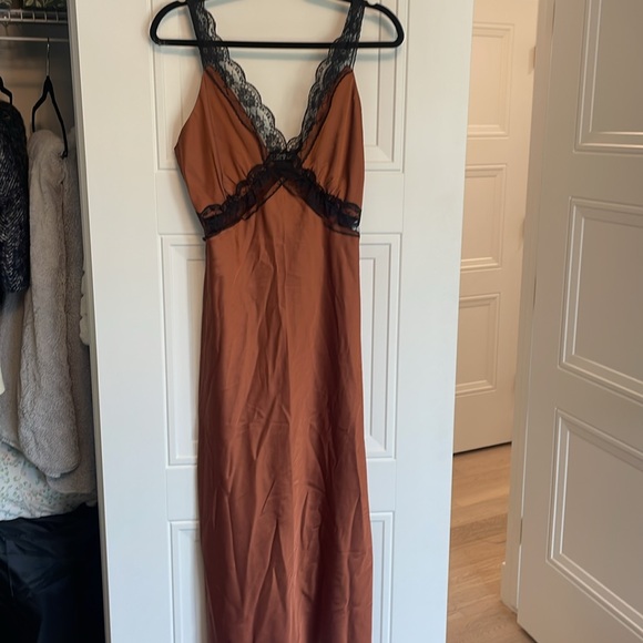 Abercrombie lace and satin slip dress - Picture 3 of 4